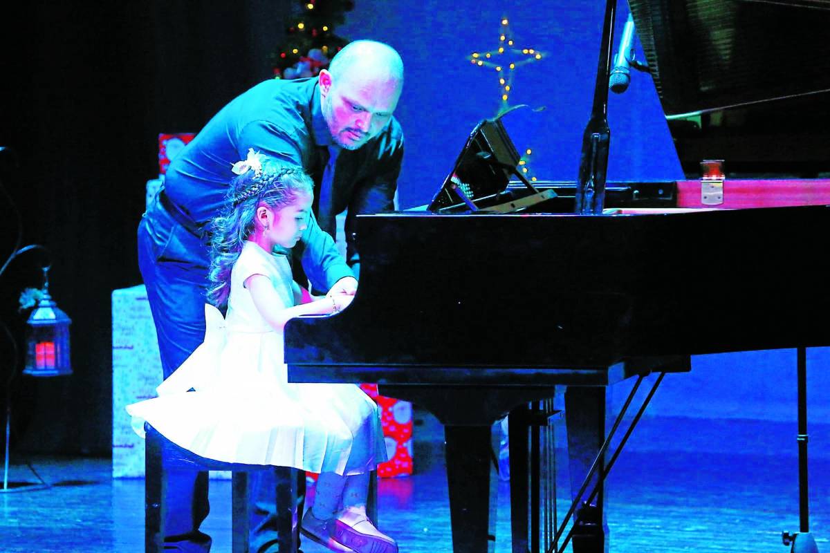 CEM brinda mágico recital para despedir el año