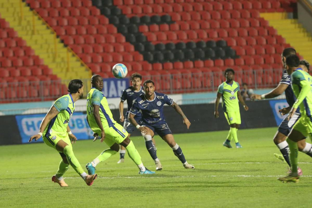 Motagua amarga al Olancho, nueva polémica, beso y lindas chicas en el Nacional