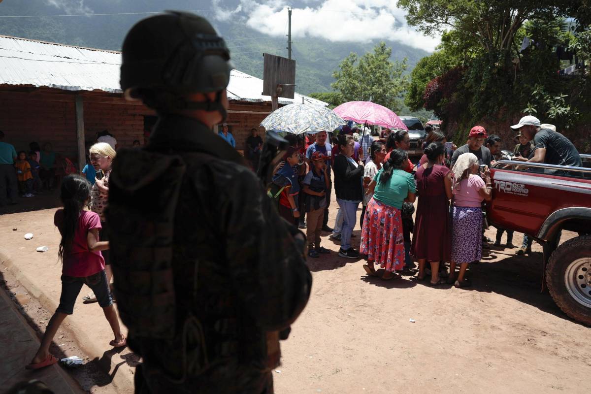 Unos 600 mexicanos se refugian en Guatemala por violencia del narco en Chiapas
