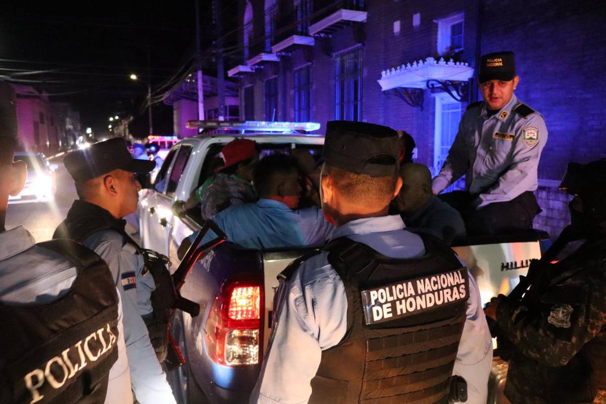 Policía interviene zonas nocturnas de La Ceiba para prevenir homicidios