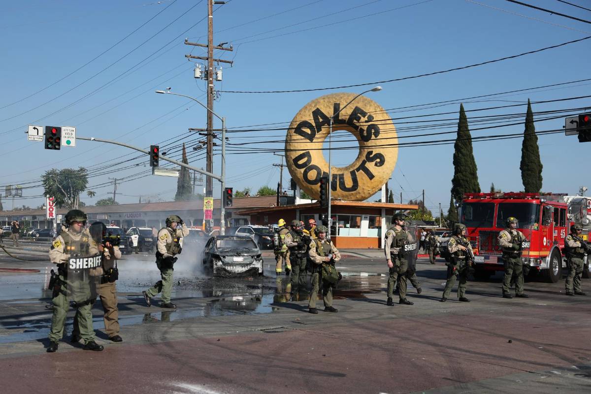Caos en Los Ángeles por violentas protestas contra la cacería de migrantes