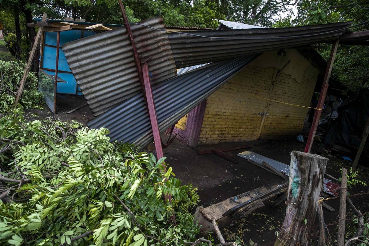 Tormenta Bonnie abandona Nicaragua, pero las autoridades afirman que la amenaza permanece