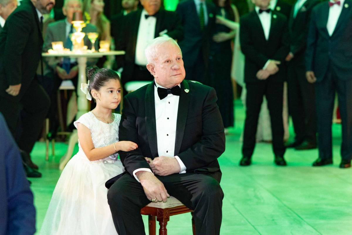 Elegancia y alegría: Así se vivió la celebración del 40 aniversario de la UTH
