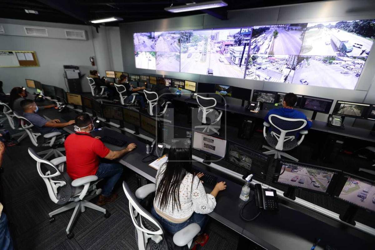 Roberto Contreras destacó que las instalaciones, desde donde se monitorea el sistema de cámaras, son modernas y únicas en Centroamérica.