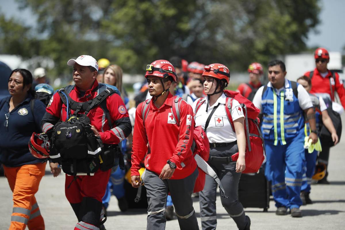 Bukele envía equipo de rescatistas a Venezuela tras devastador terremoto