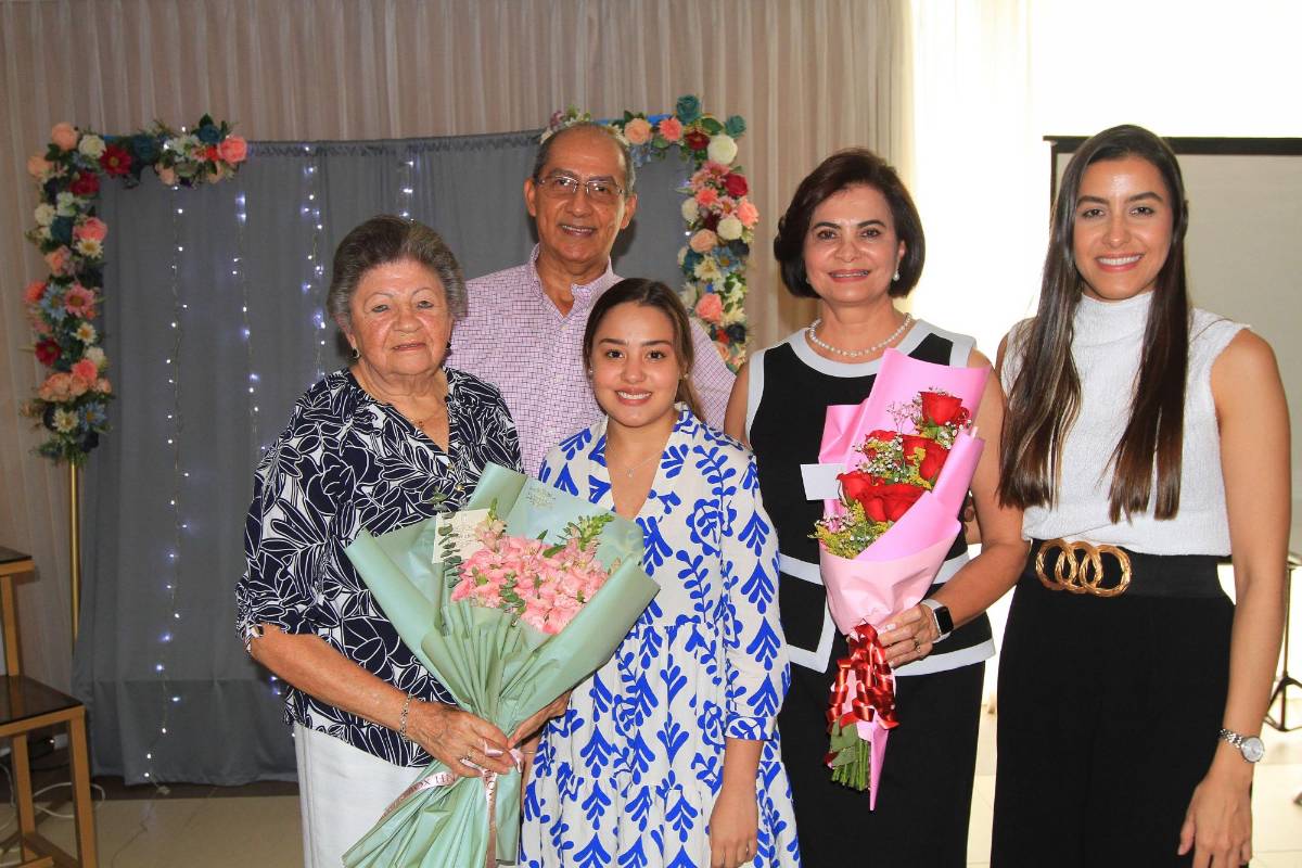 Despedida honorífica y reconocimientos especiales a la médica María Elena Herrera