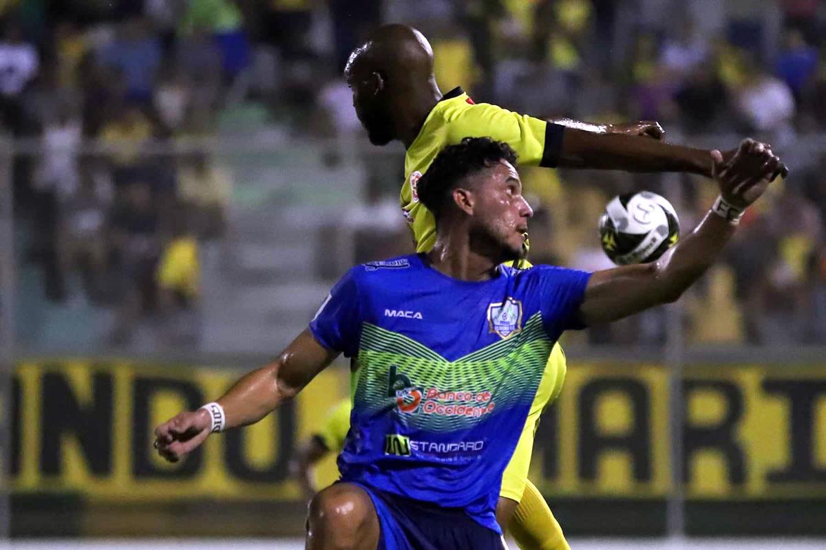 Ángel Tejeda no estuvo acertado de cara a portería contra el Génesis.