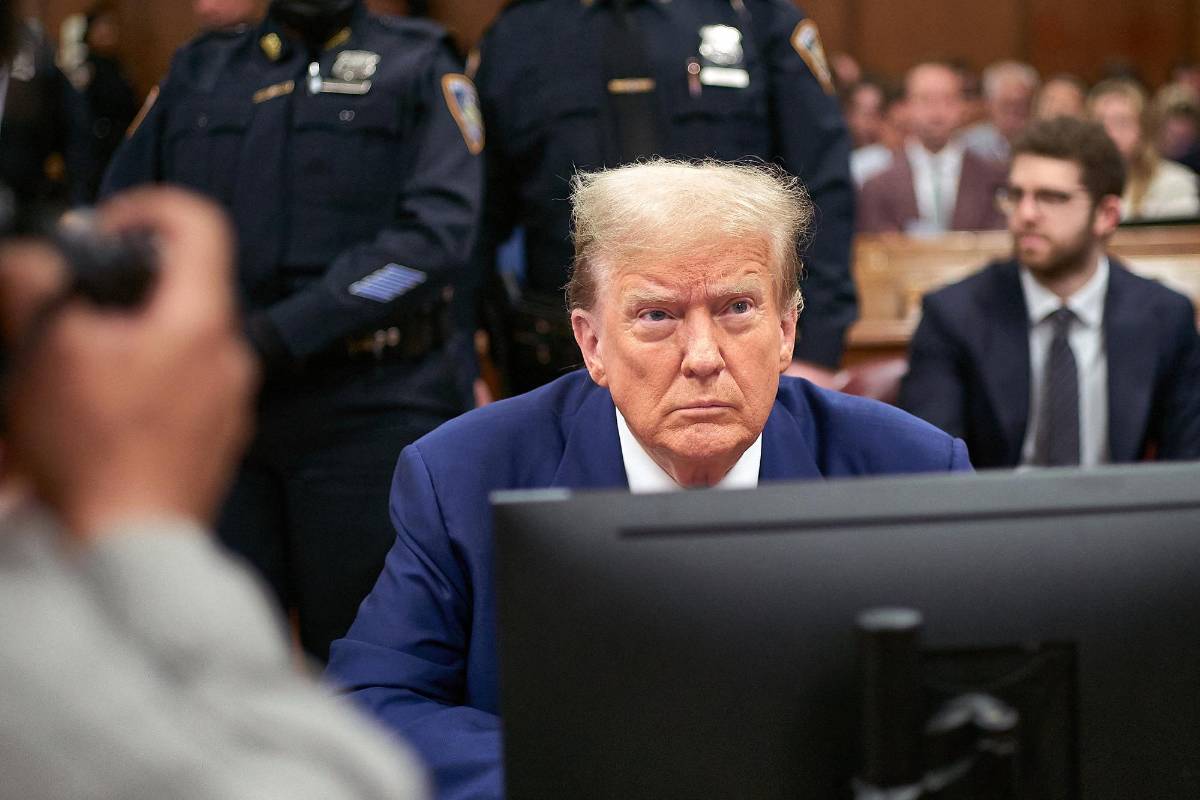 Multan a Trump con 9,000 dólares por desacato en ‘orden mordaza’ durante su juicio penal