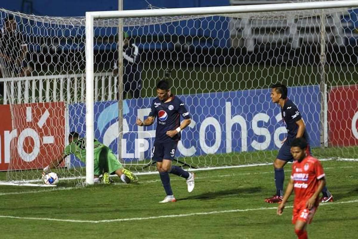 El paraguayo Roberto Moreira celebrando su gol en la victoria motagüense.