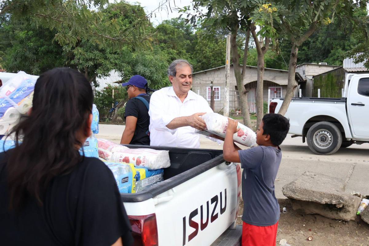 Cámara de comercio lleva ayuda a afectados por tormenta Sara