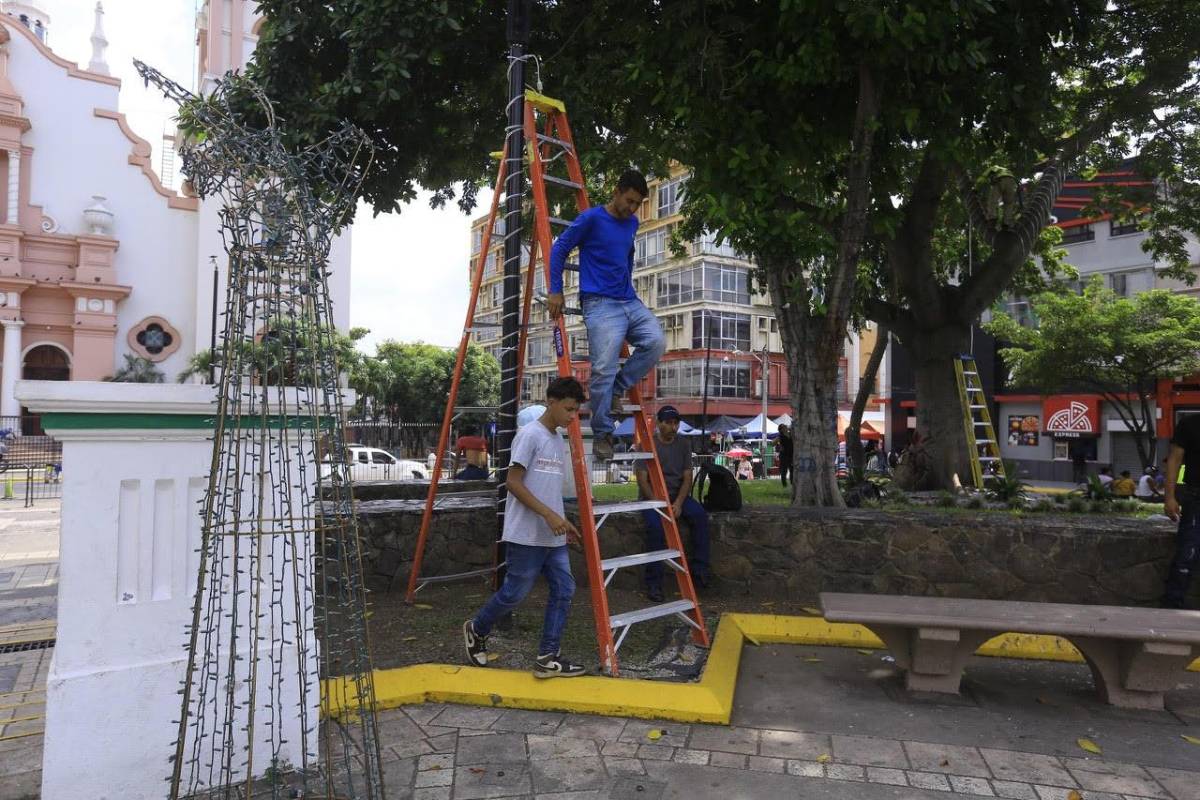 Miles de luces multicolores adornarán el parque central en las fiestas navideñas