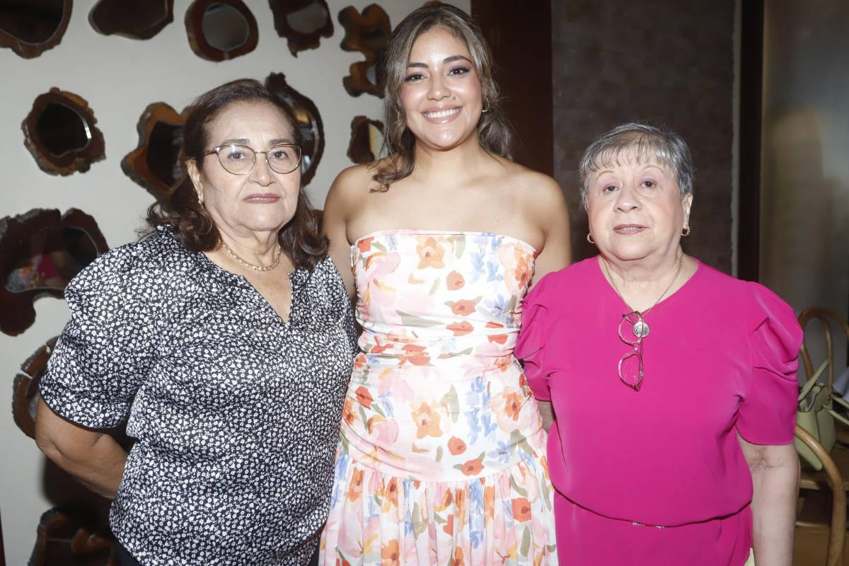 Alery Reyes Borjas celebra su despedida de soltera con seres queridos