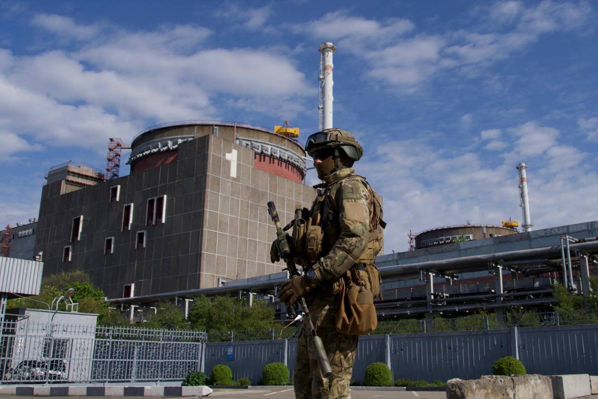 Zelenski acusa a Rusia de aumentar riesgo de un accidente nuclear en Ucrania