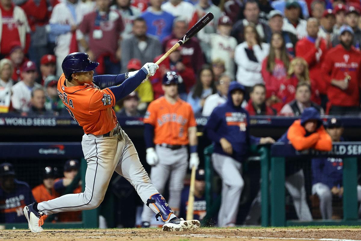 El dominicano Jeremy Peña conectó tres hits, además del cohete remolcador del primer inning, disparó su cuarto de los bambinazo de la postemporada en la alta de la cuarta, para devolverle la ventaja a su equipo.