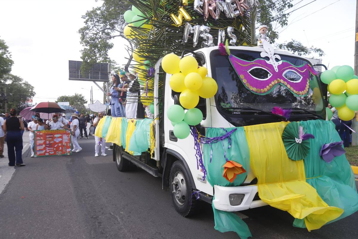 Ni la lluvia detuvo el desfile: San Pedro Sula celebra con orgullo su feria
