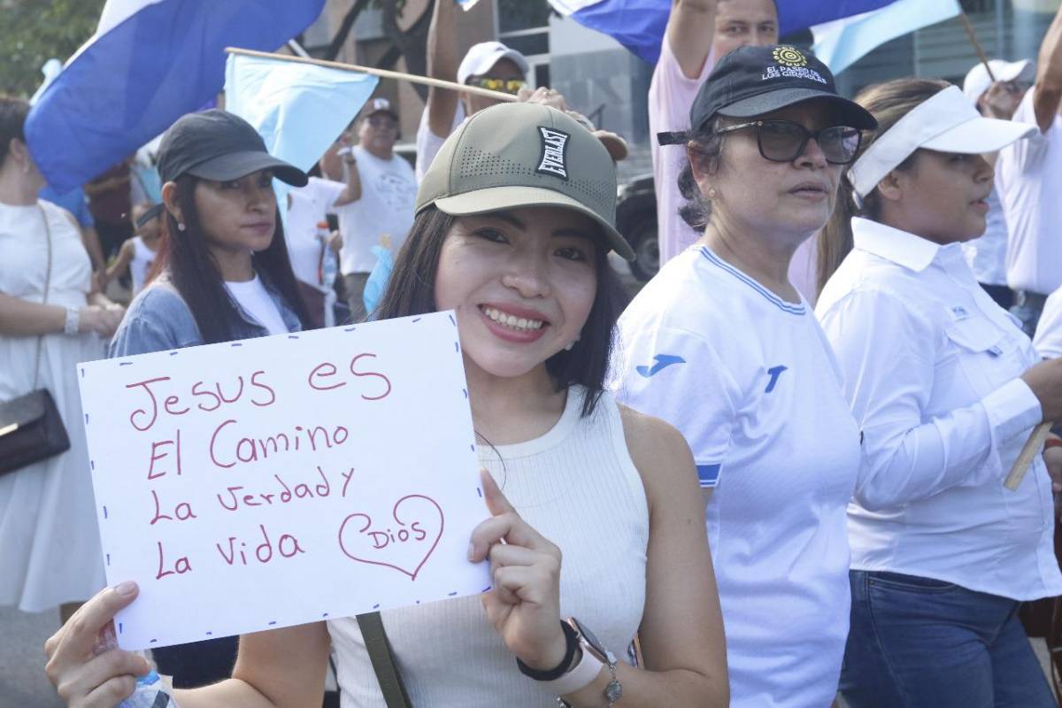 Impactantes imágenes de la caminata de oración en San Pedro Sula