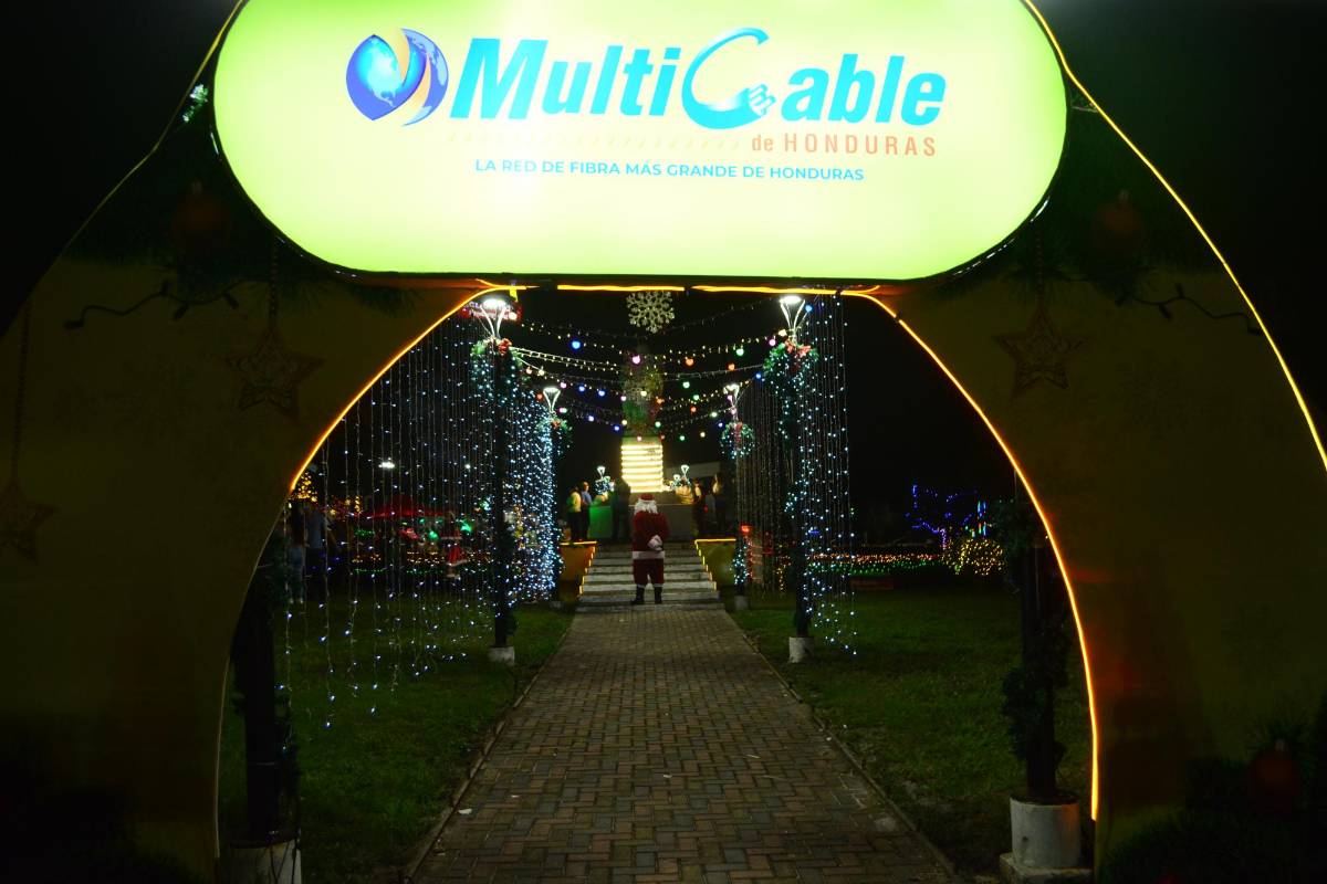 Así fue la increíble inauguración de la villa navideña en el Monumento a la Madre