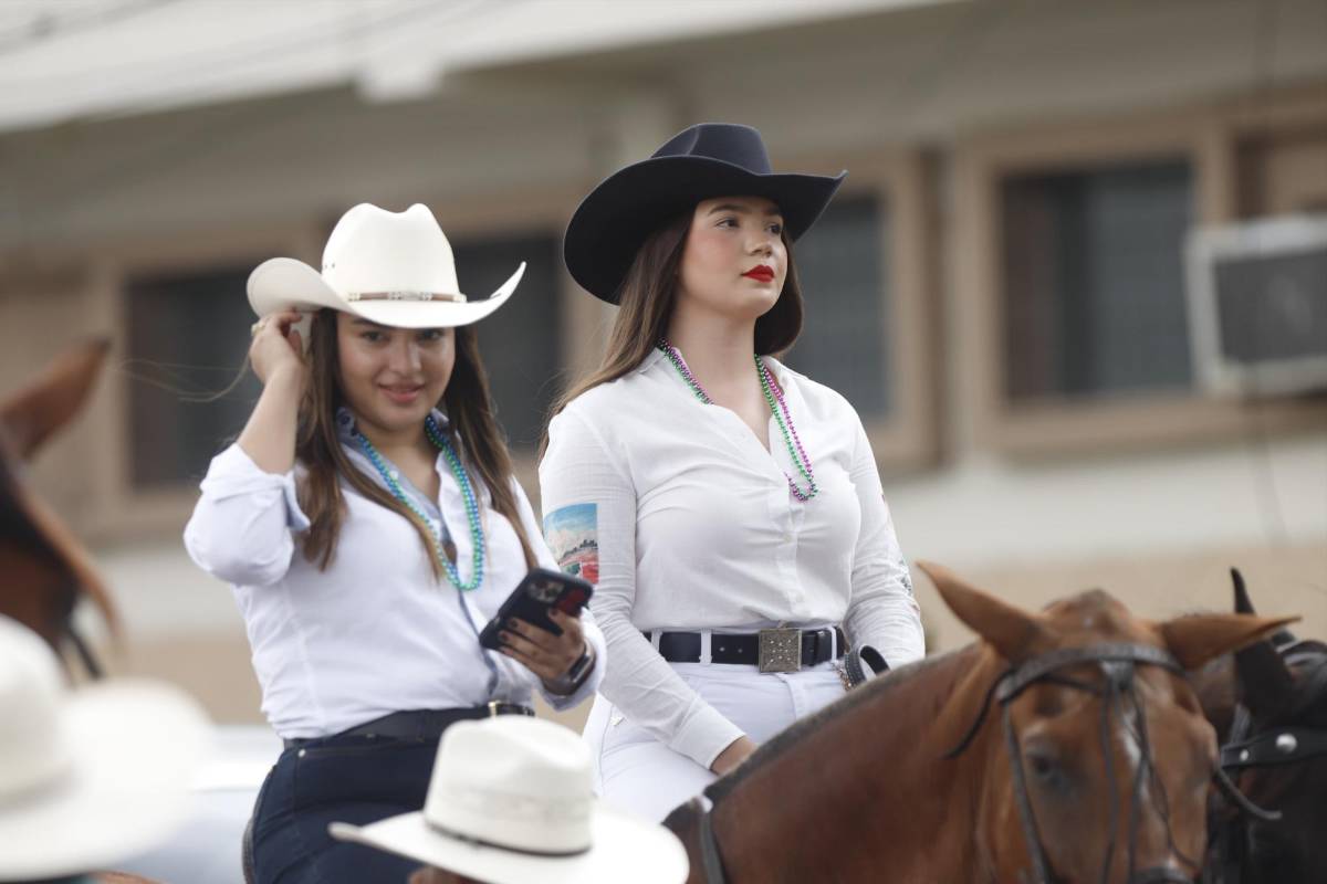 Ambiente, color y tradición: así luce el desfile hípico en San Pedro Sula