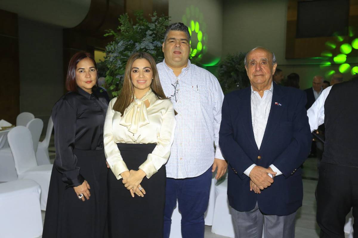 Realizan homenaje por su trayectoria empresarial a Flabio Tinoco