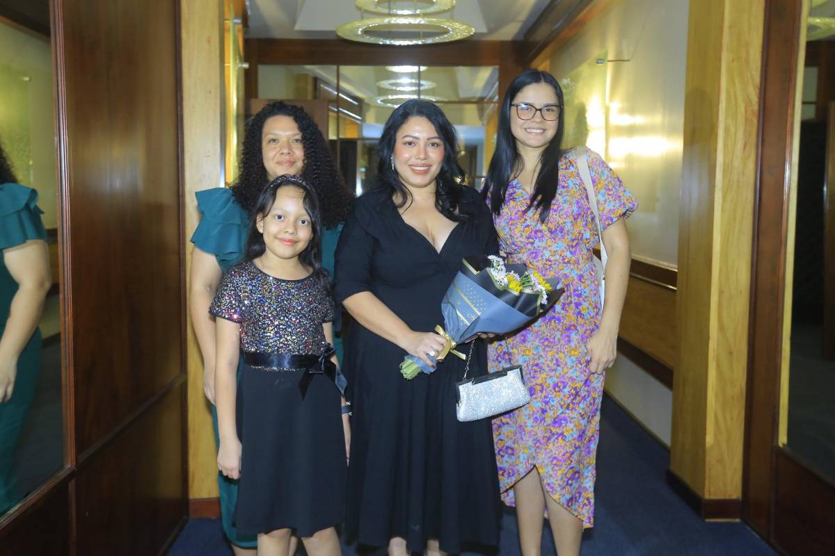 Reconocen a Carolina Vélez y Martha Abarca en Esencia de Mujer 2026