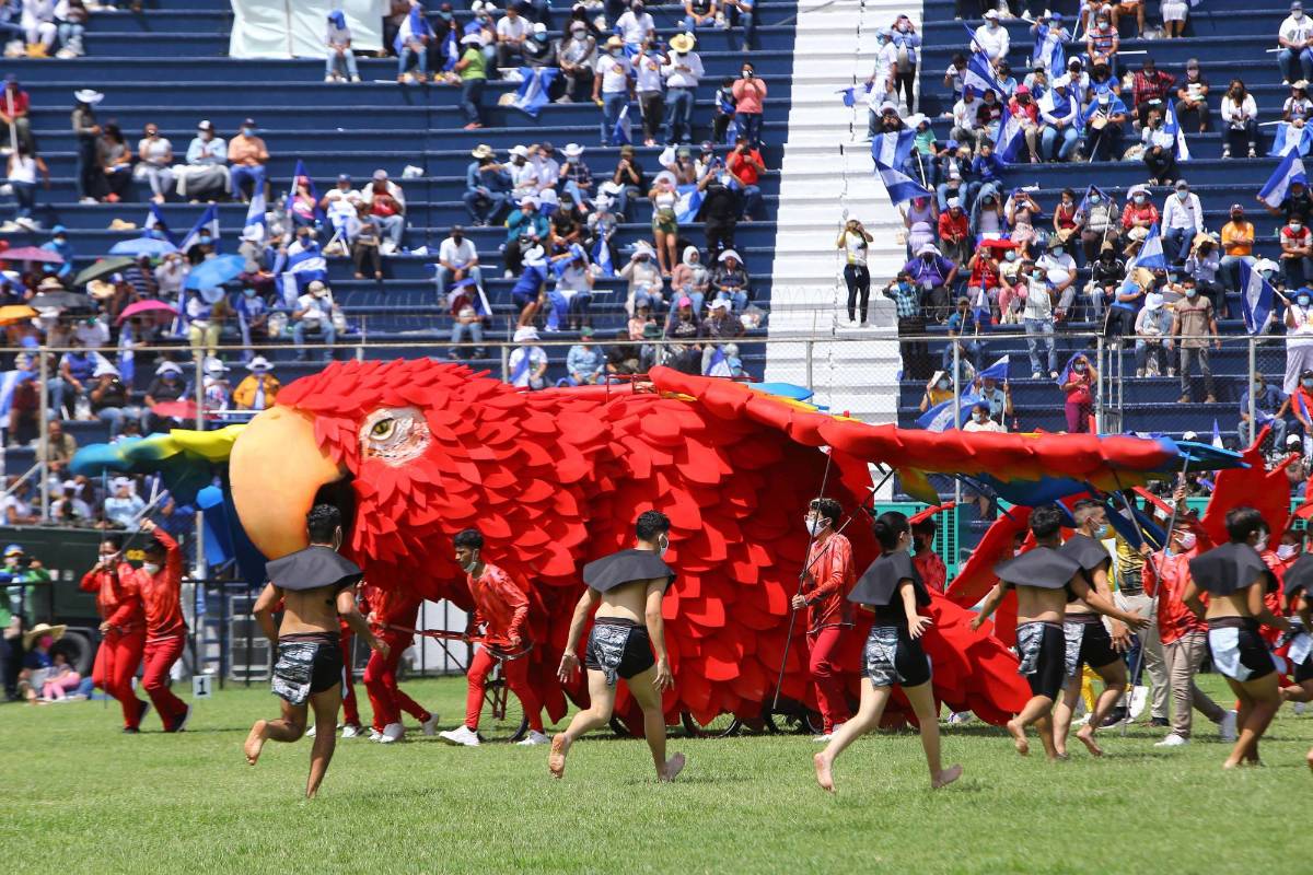 Civismo y cultura marcan la celebración del Bicentenario de independencia