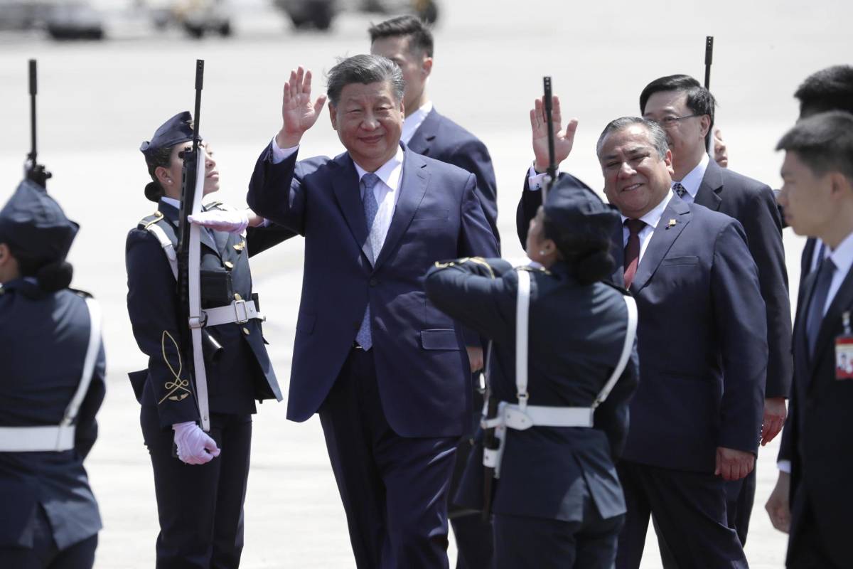 Xi llega a Perú para participar en la cumbre APEC y reunirse con Biden