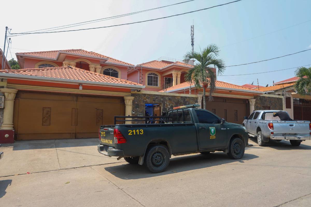 Clínica, avionetas y carros de lujo: bienes del doctor ligado con los Urbina