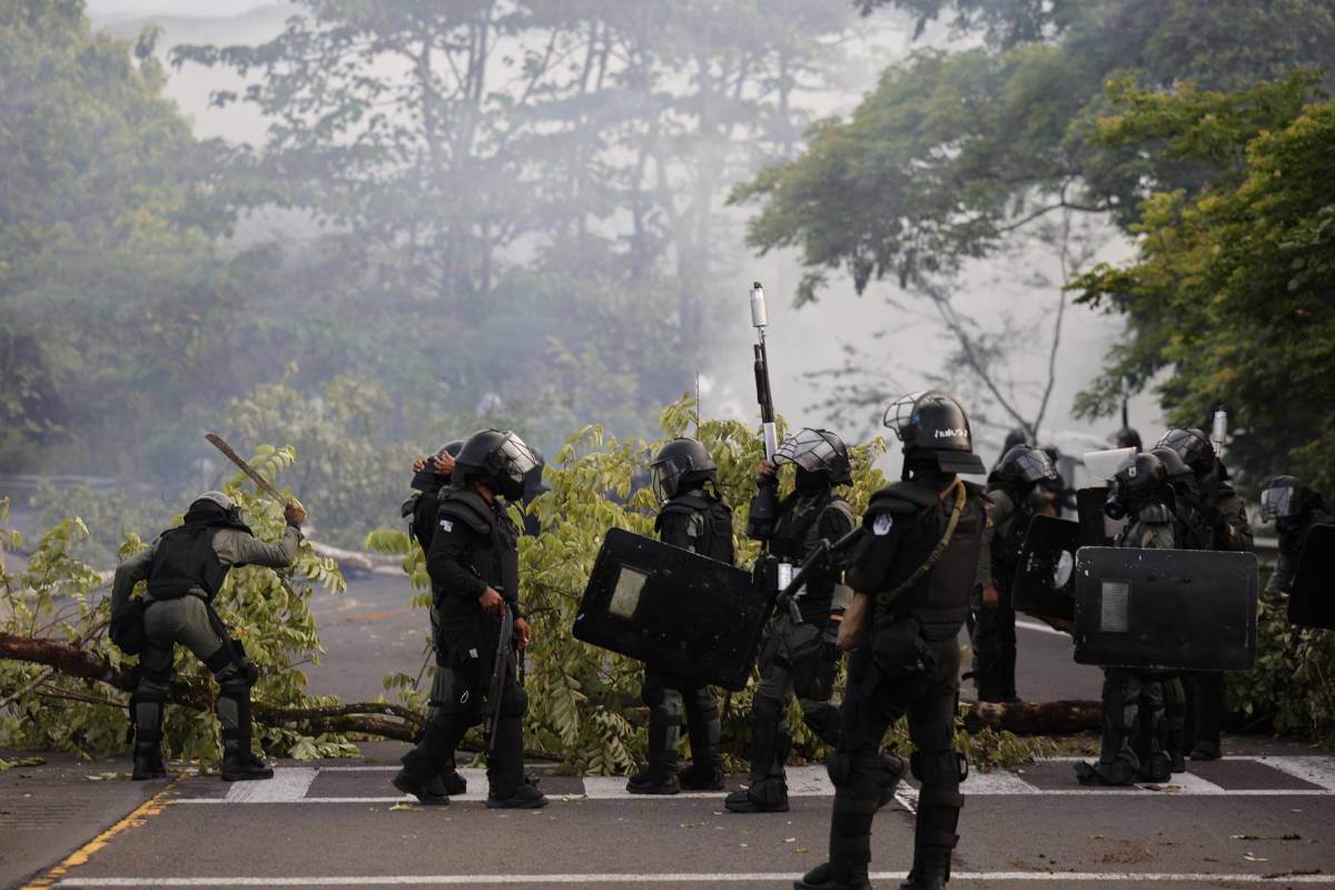 Masivas protestas y bloqueos en Panamá contra reformas de Mulino