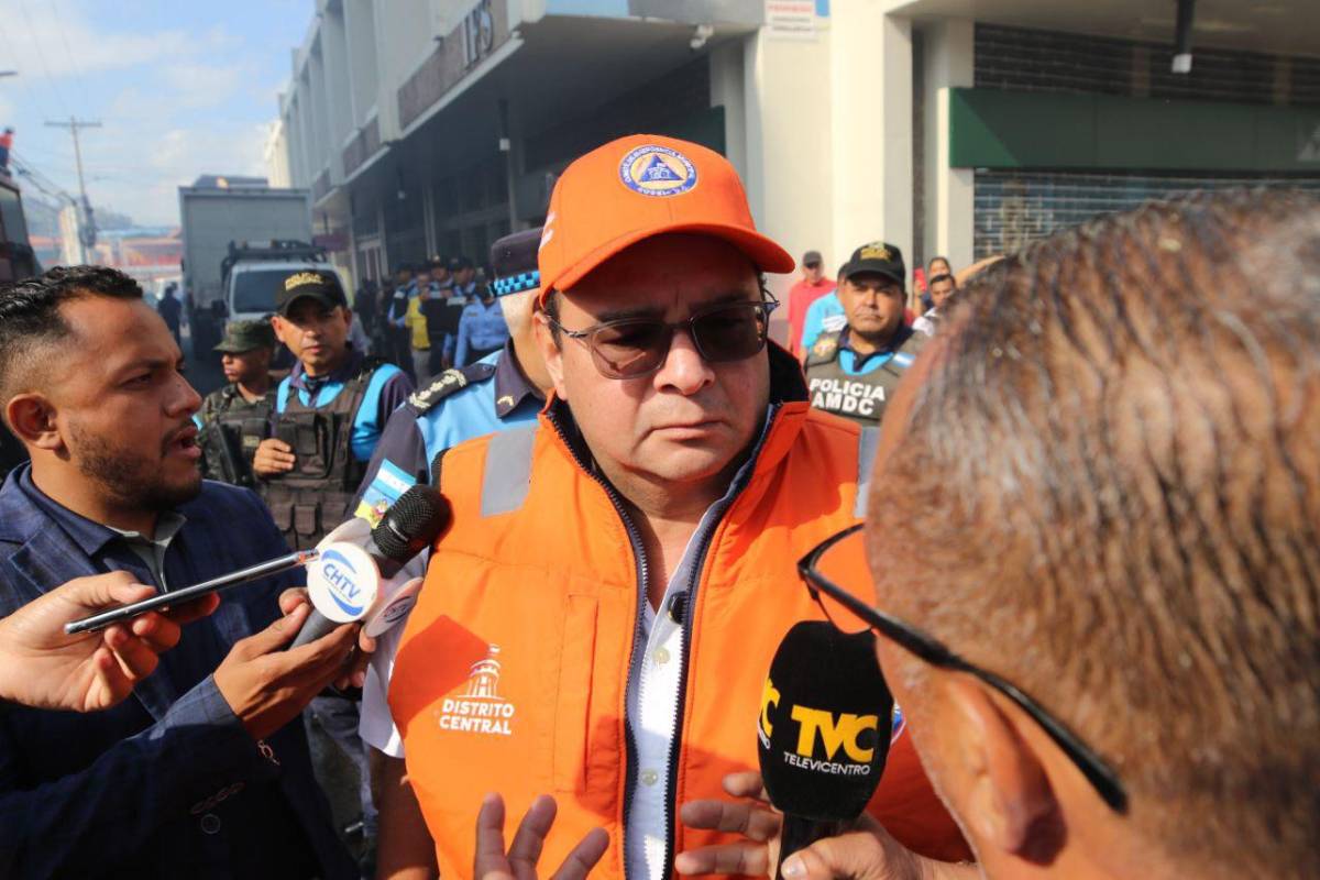 Así fue el voraz incendio que consumió el edificio Chinda Díaz en Tegucigalpa