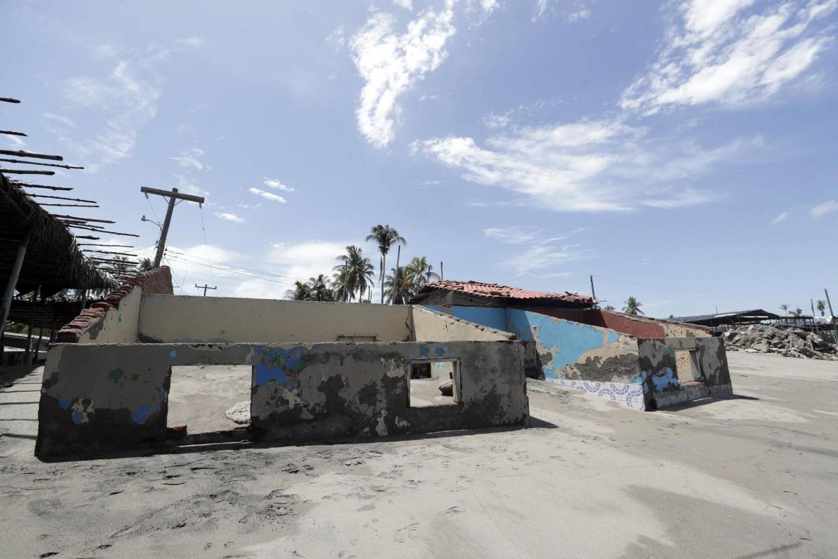 Imágenes: Cedeño se resiste a desaparecer pese a que el mar le roba terreno