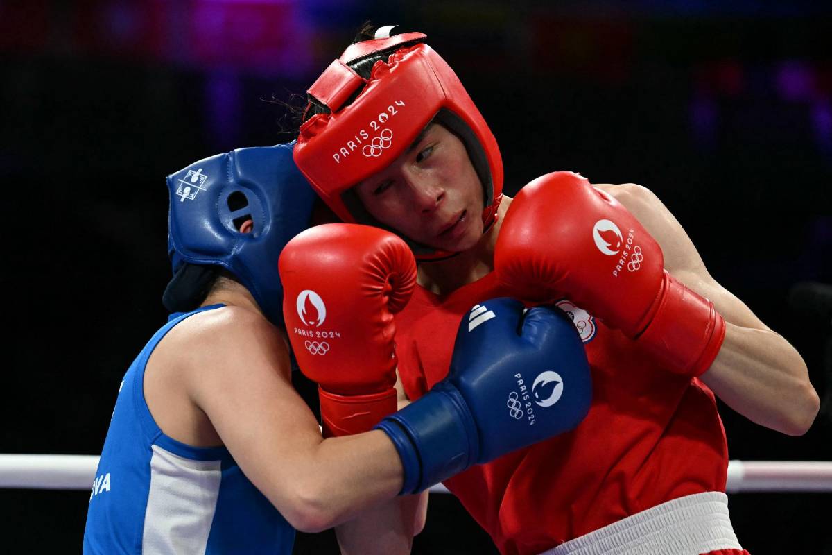 Lin Yu Ting en su combate con la uzbeka Sitora Turdibekova.