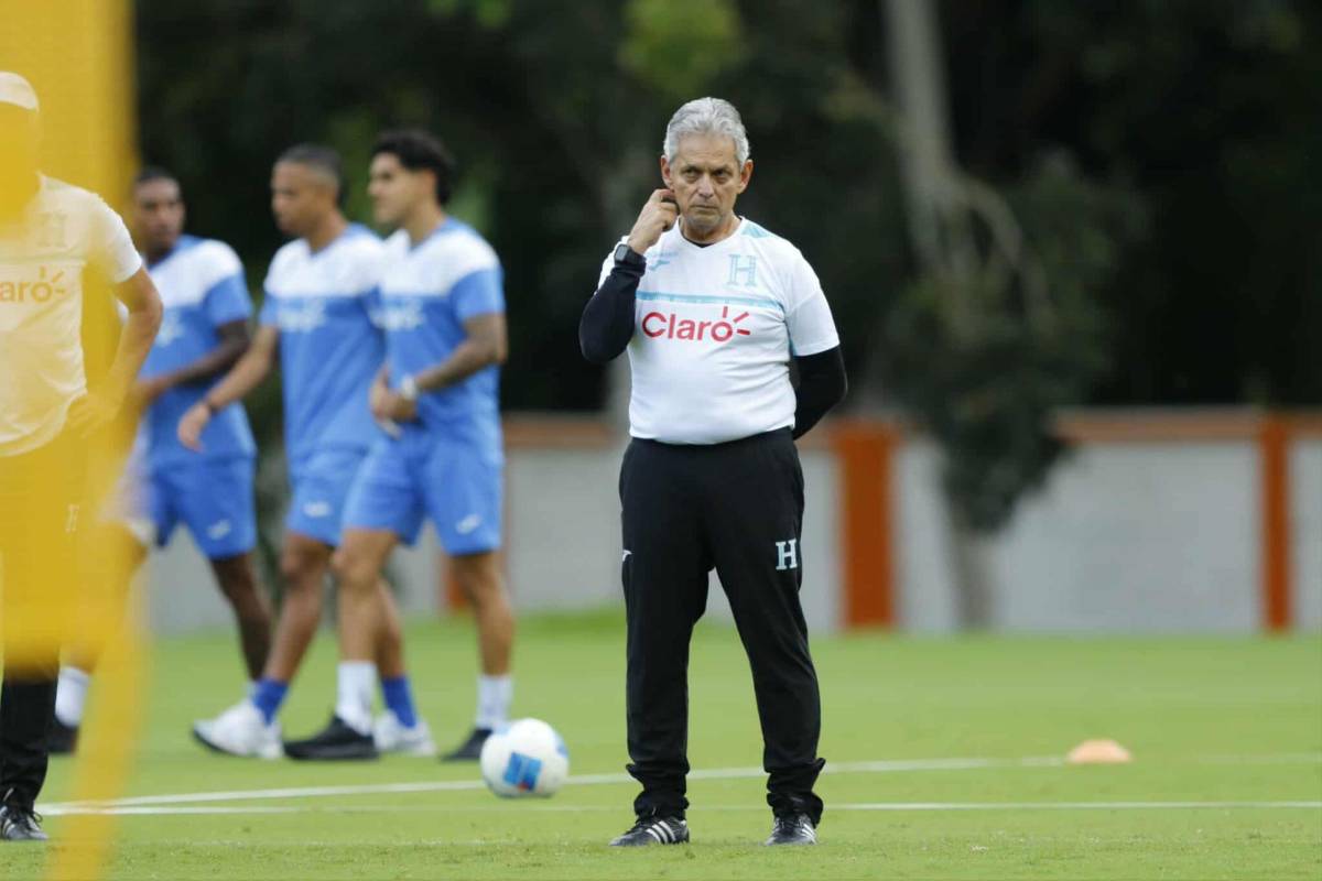 Selección de Honduras con nuevos legionarios, gesto de Palma e invitada especial