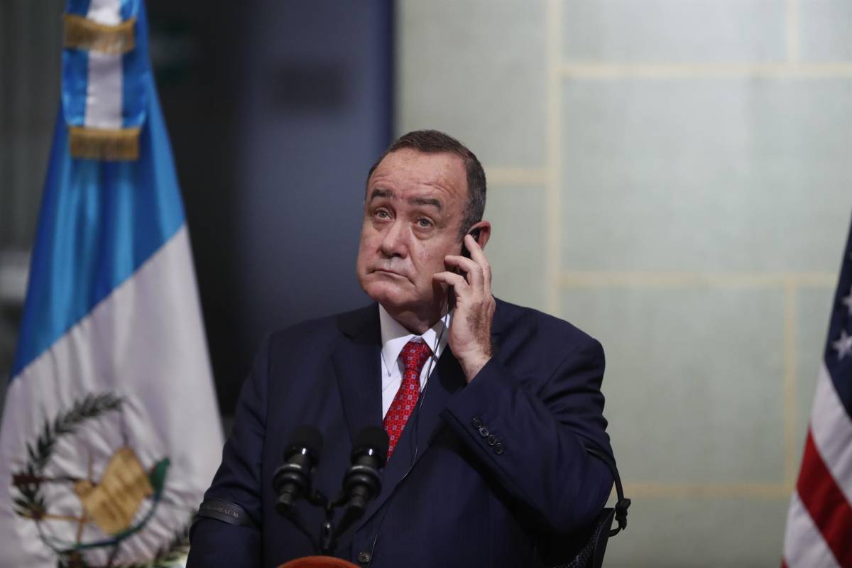 El presidente de Guatemala niega vínculos con corrupción en República Dominicana