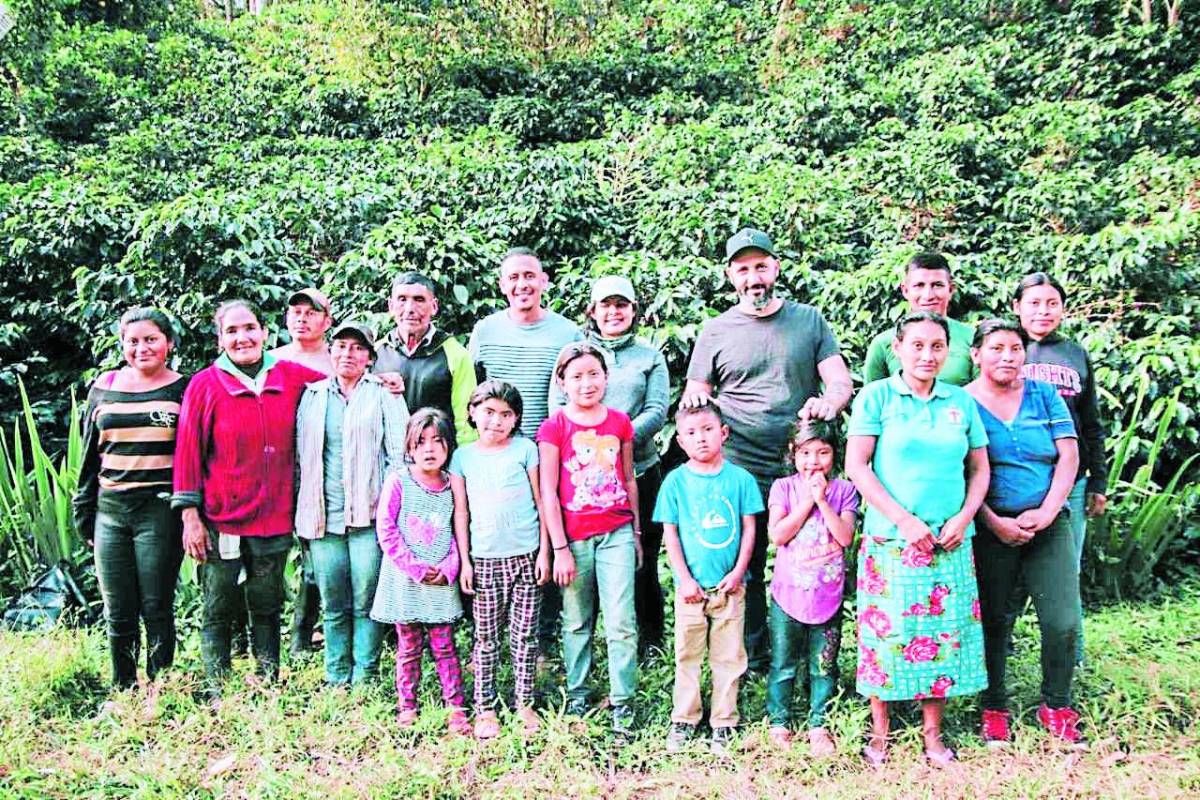 La familia produce y comercializa cafés especiales en el extranjero y el mercado nacional.