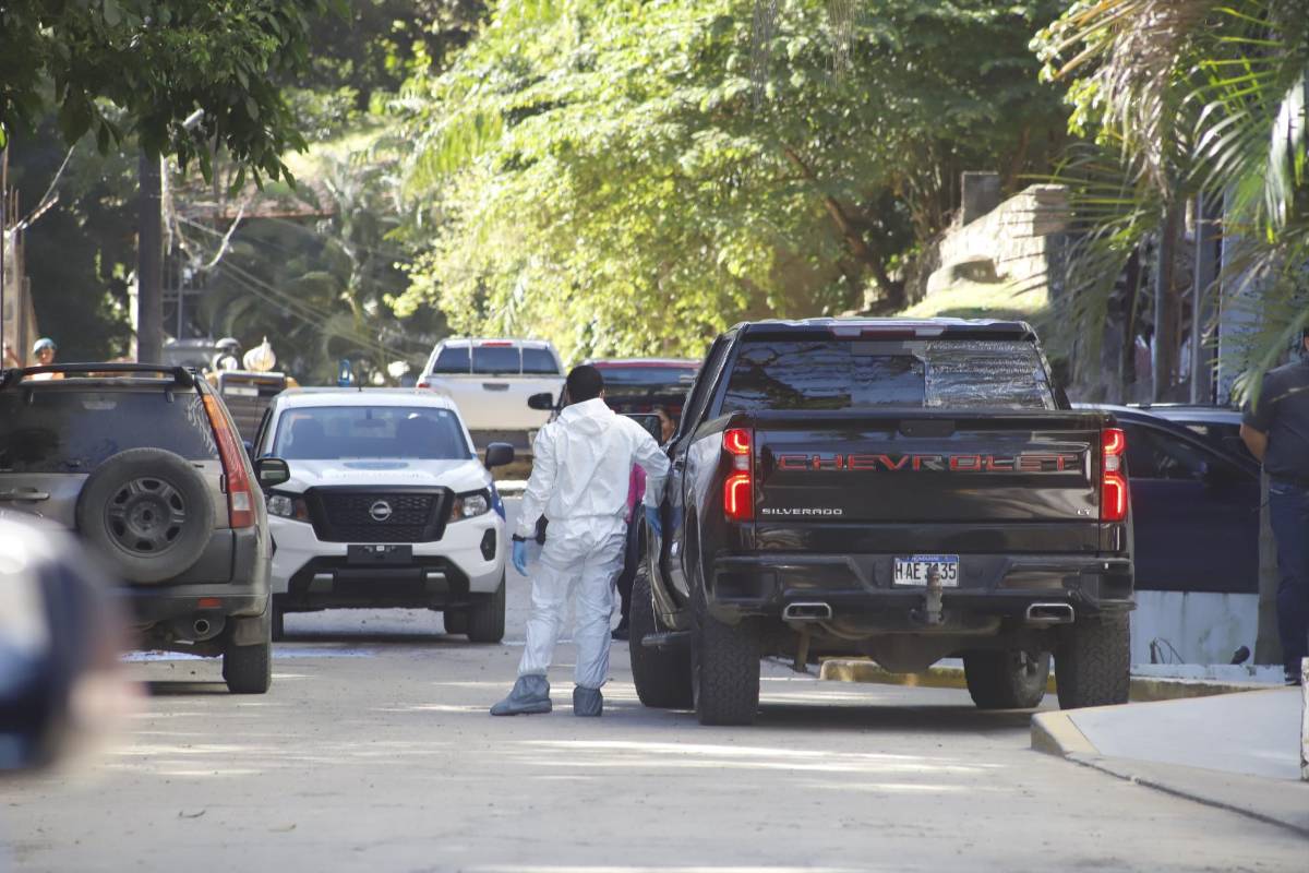 Policía reconstruye hechos en la calle donde mataron a María Fernanda