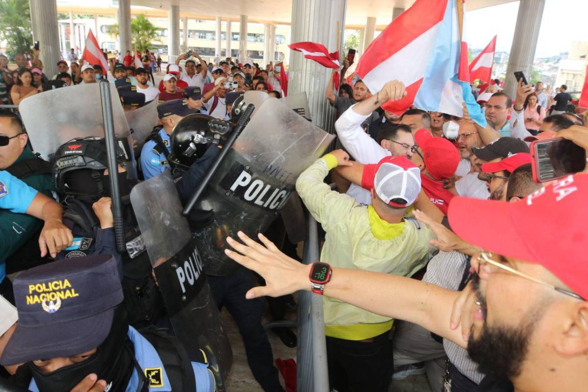 Toletazos y Cálix en el centro del caos: esto originó el zafarrancho en el CN