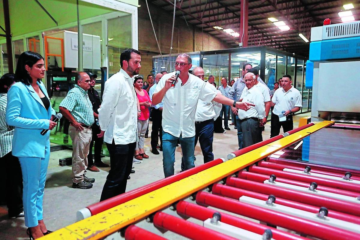 La compañía genera unos mil empleos directos e indirectos. El objetivo es capacitar a la gente y evitar la migración de talento y de personas.