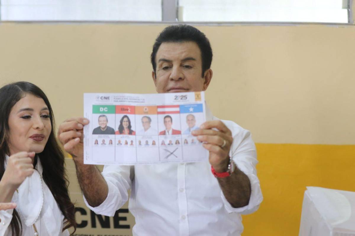 Así llegó Salvador Nasralla a ejercer el sufragio este 30 de noviembre