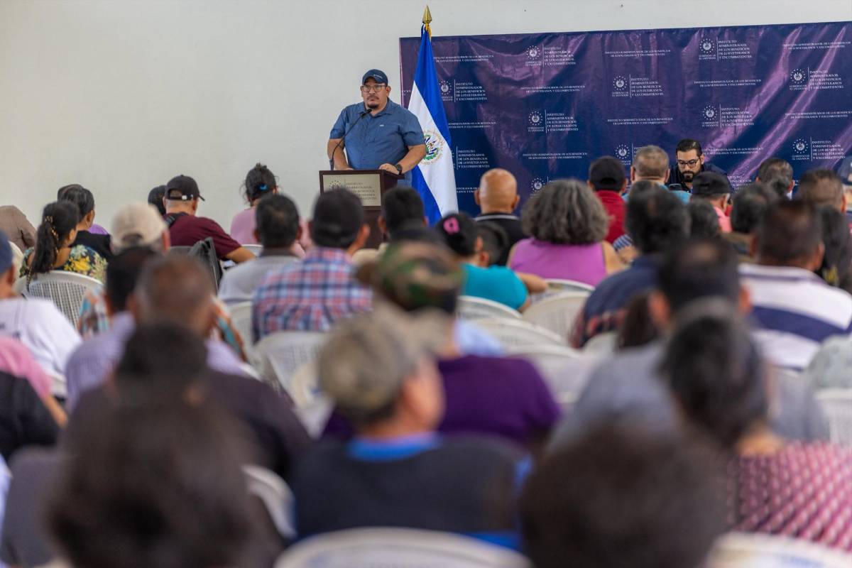 Cae en la frontera hondureño, funcionario de Bukele, con $60 mil ocultos