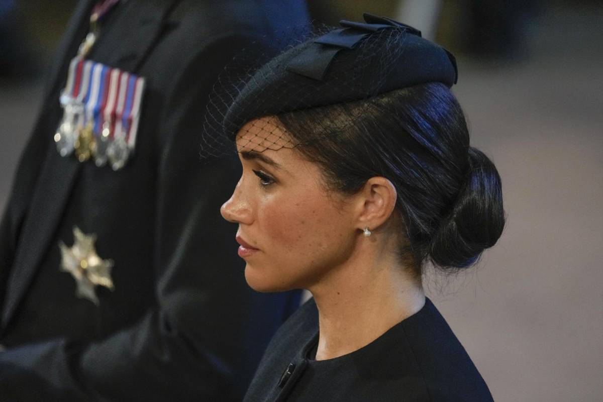 Meghan Markle luce obsequio de la Reina Isabel II