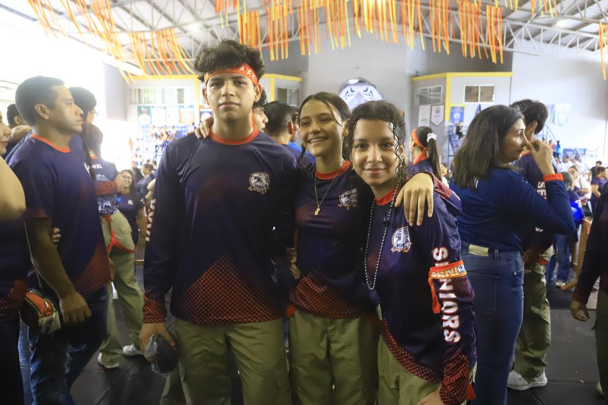 Seniors 2026 de la Freedom High School celebran su entrada triunfal