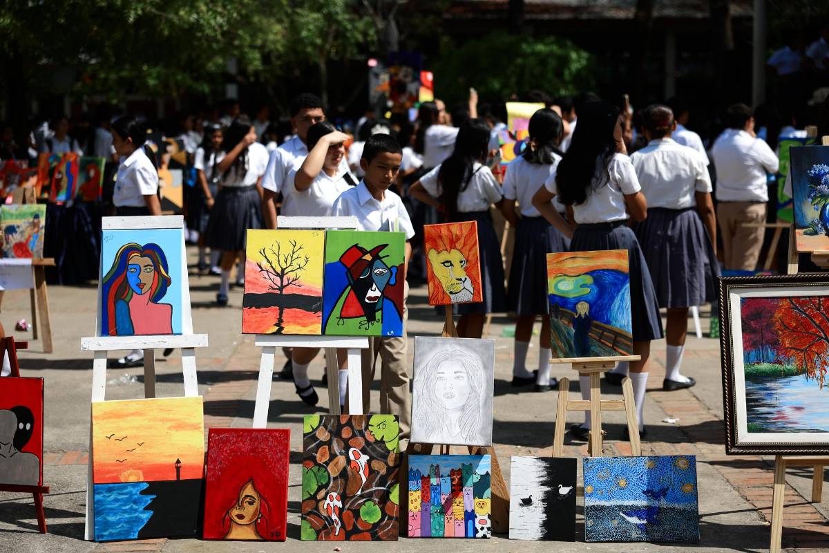 Estudiantes del JTR exhiben su talento en  galería de arte