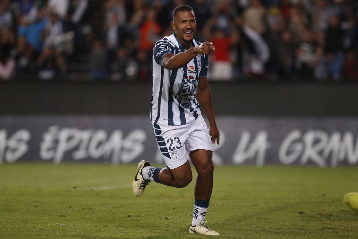 Salomón Rondón fue la figura al marcar un hat-trick .