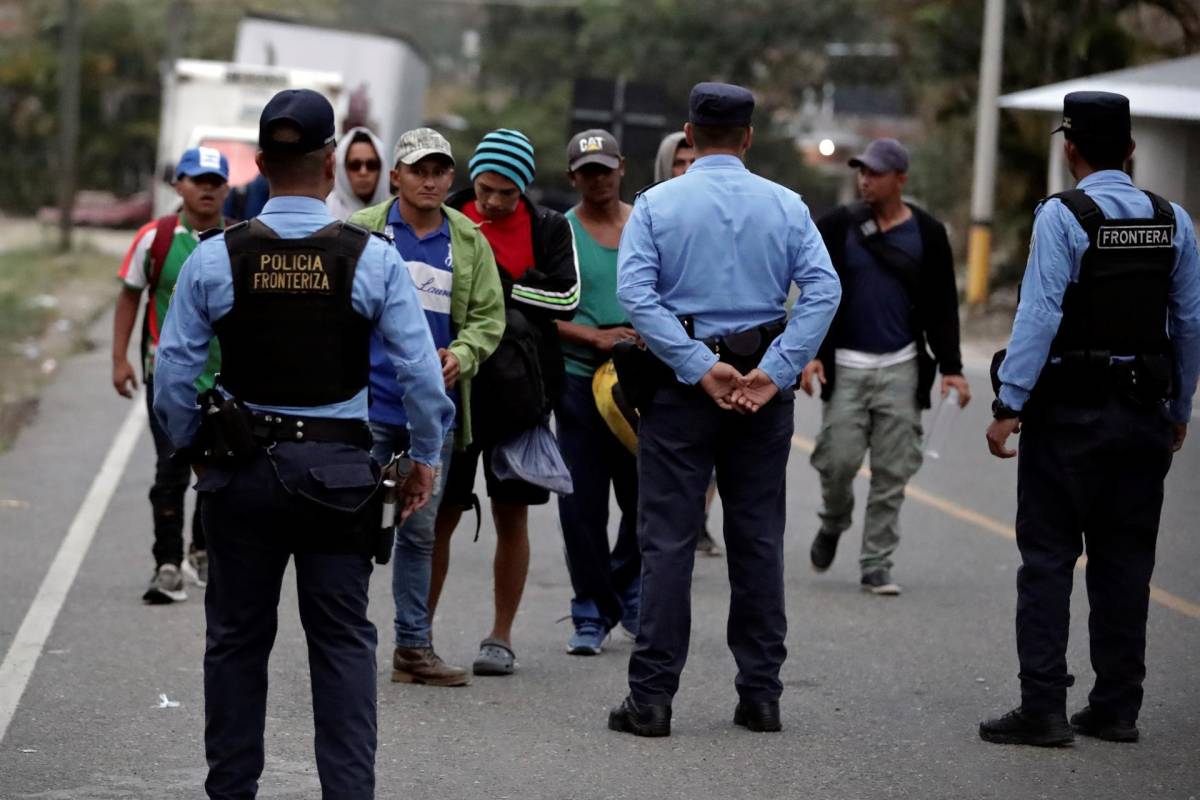 Detienen a 45 migrantes de Cuba y 11 supuestos “coyotes” en Santa Cruz de Yojoa