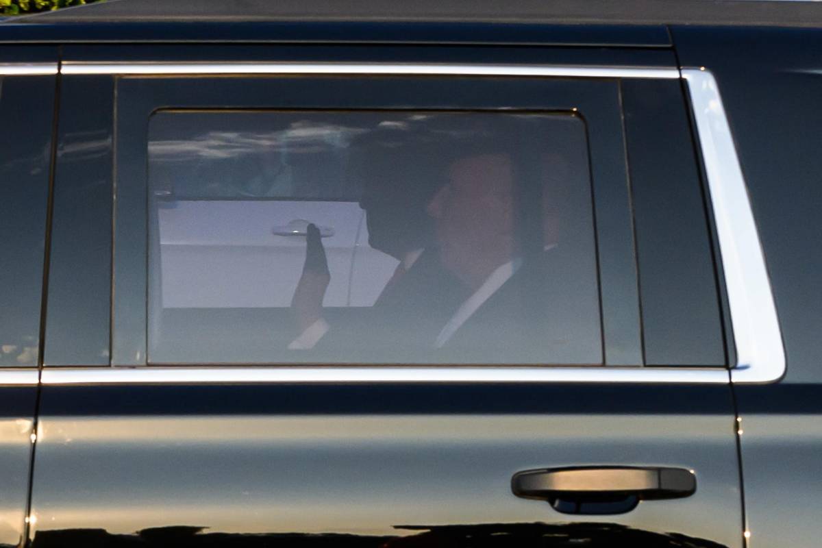 Trump sale en libertad bajo fianza de 200.000 dólares