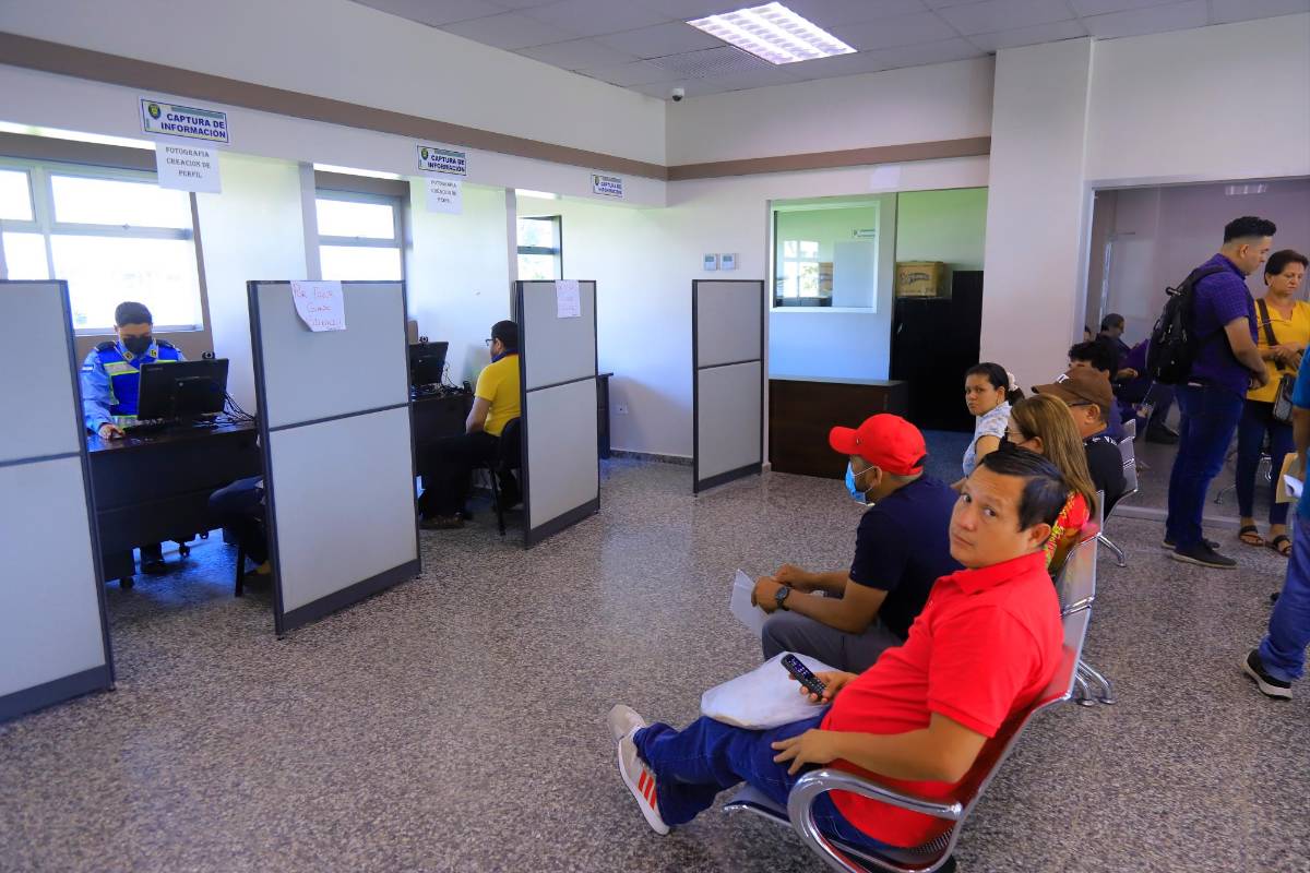 Tránsito atenderá hasta el miércoles de Semana Santa