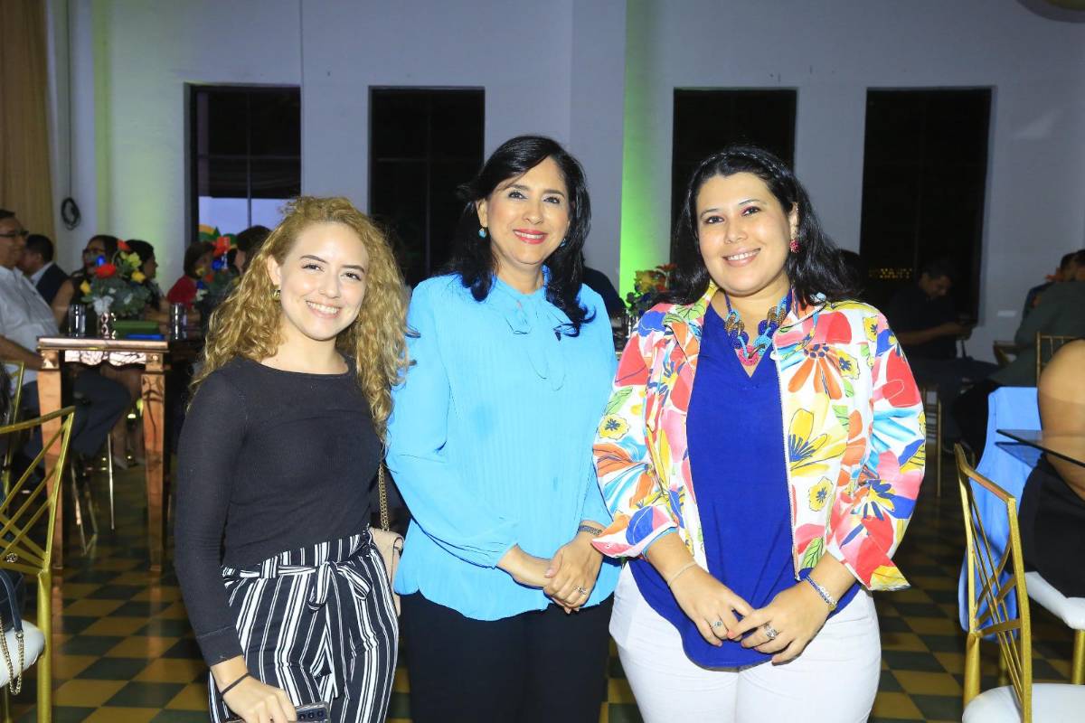 Homenaje a Guillermo Orellana, presidente del Buró de Convenciones de SPS