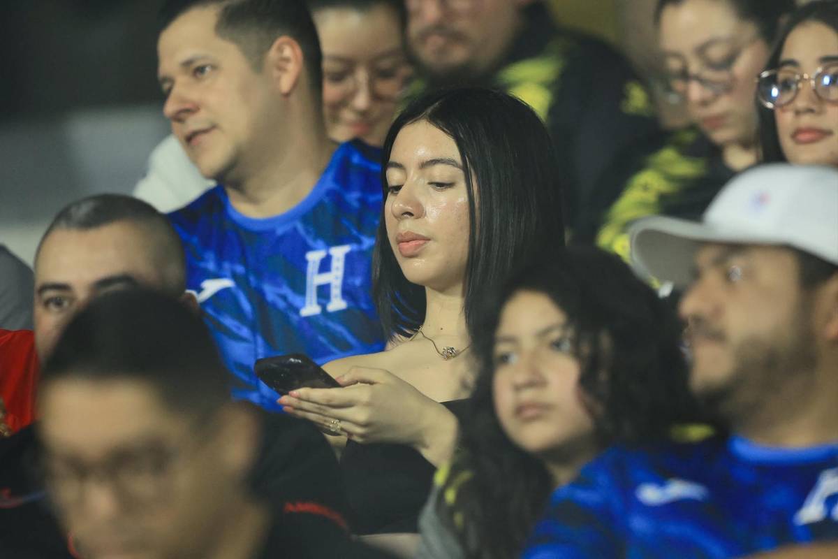 Las chicas del Real España vs Olimpia: bellezas roban suspiros en el clásico