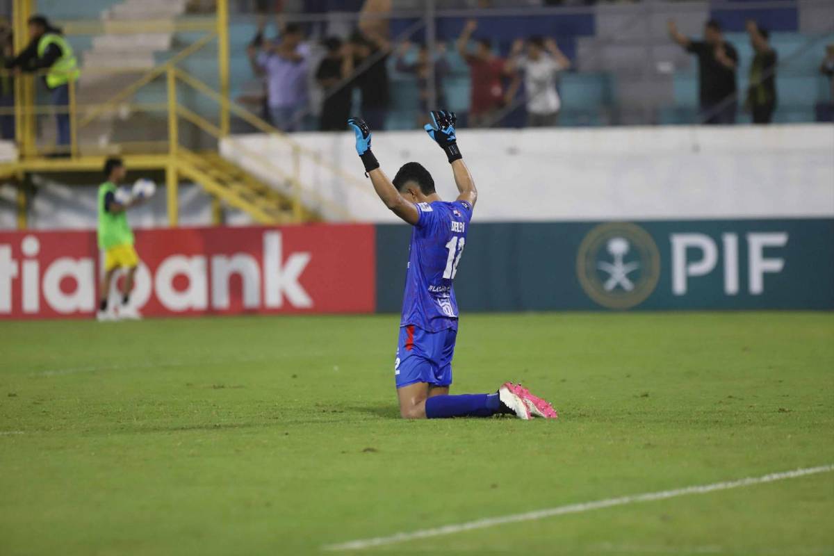 Real España festeja a lo grande, polémica y así sufrió Jeaustin Campos