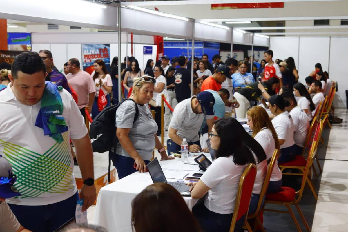 Fervor y sorpresas marcan la entrega de kits para Maratón La Prensa